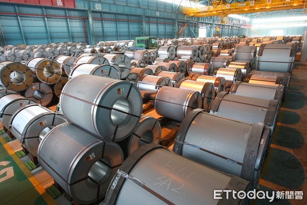 ▲鋼鐵龍頭中鋼集團推動產業高值化，圖為旗下冷軋產品成品倉庫。（圖／中鋼提供）