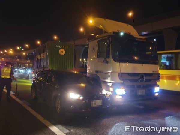 ▲▼國道一號南下41K發生2件追撞車禍。（圖／記者陳豐德翻攝）