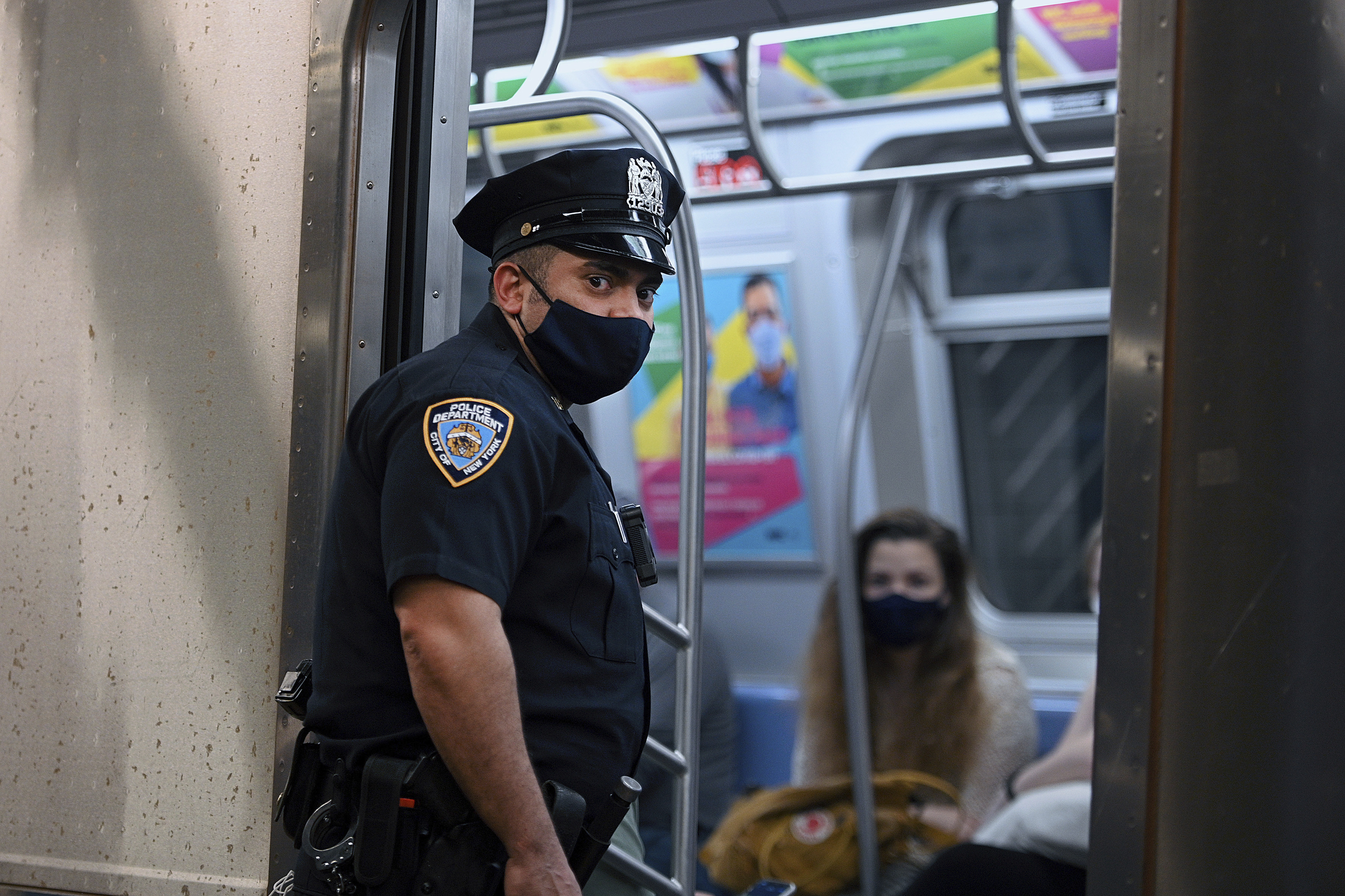 ▲▼紐約警方在地鐵加派巡邏人手。（圖／達志影像／美聯社）