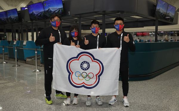 ▲2021東京奧運馬拉松游泳資格賽，中華3泳將王怡臻、男子選手卓承齊、曾楷文（左起）出征葡萄牙，拼奧運門票。（圖／中華泳協提供）