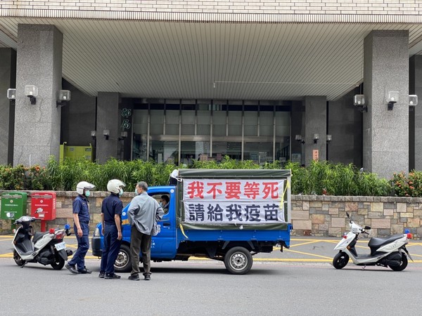 ▲宣傳車到四維附近按喇叭抗議  。（圖／徐尚賢提供）