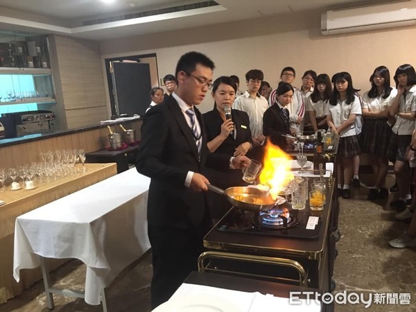 ▲崑山科技大學餐飲管理及廚藝系應屆畢業生黃譯賢，患有先天性聽覺障礙，勇抗天生殘缺，獲得2020年總統教育獎「奮發向上優秀學生獎」。（圖／記者林悅翻攝，下同）