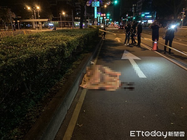 ▲▼台灣大道上被輾斃的死者身分曝光，是59歲女街友。（圖／民眾提供）