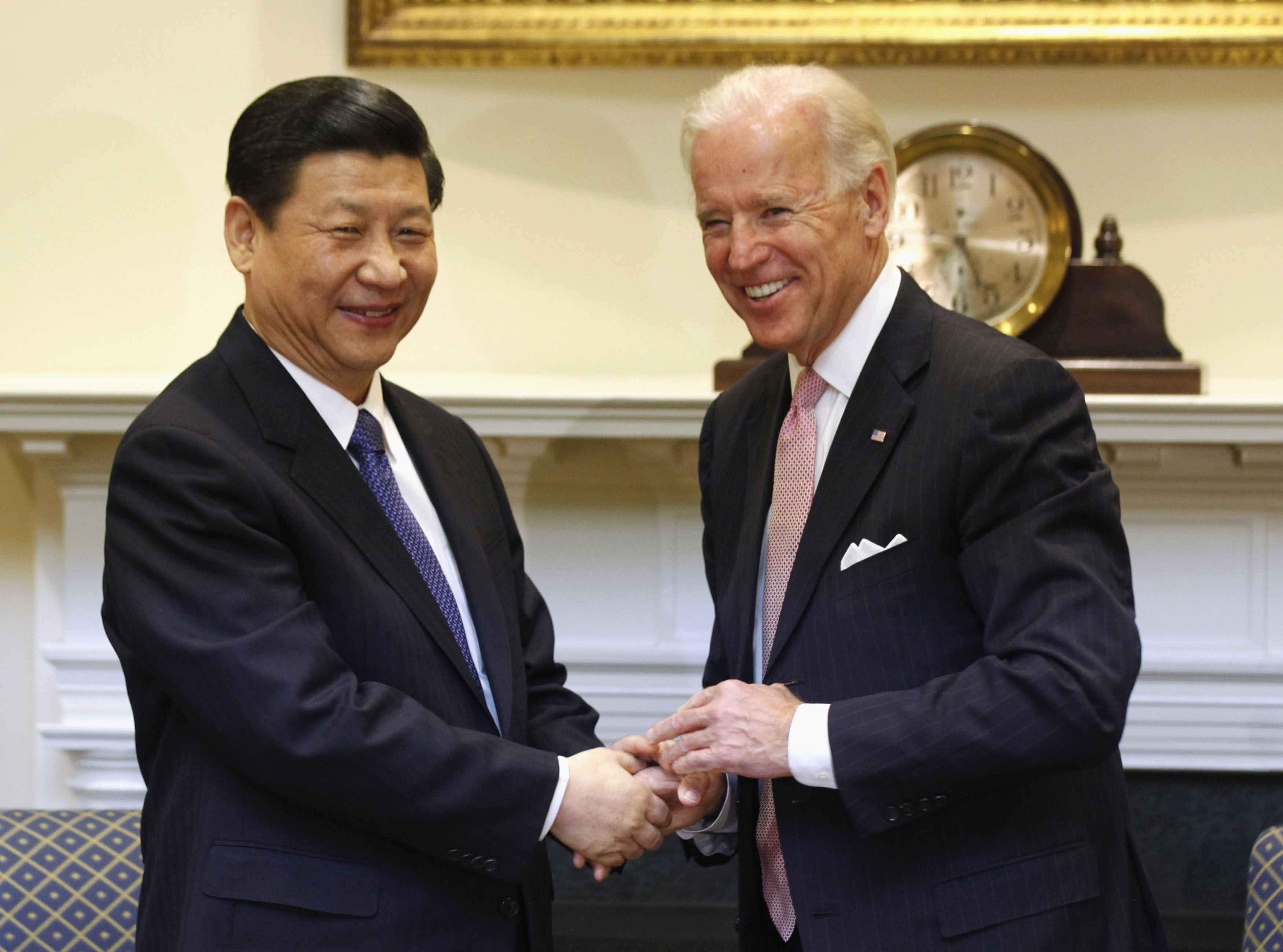 ▲▼ 2012年2月14日，中國國家主席習近平訪美期間，在白宮與時任美國副總統拜登握手。（圖／路透）