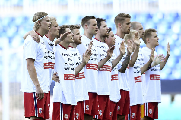 ▲挪威男足隊穿上尊重人權的T-shirt表達抗議。（圖／達志影像／美聯社）