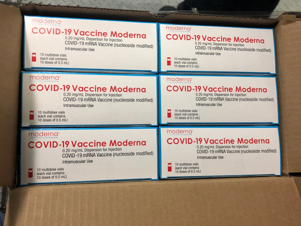▲▼第二批莫德納疫苗進行檢驗封緘流程。（圖／食藥署提供）