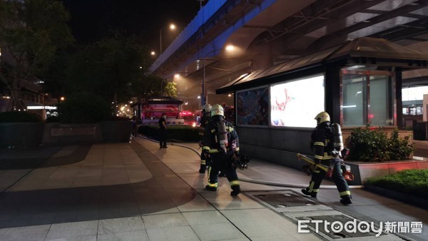 ▲▼台北市捷運地下街18日晚間發生火警。（圖／記者黃彥傑攝）