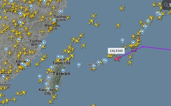 ▲「flightradar24」即時航班路線網站追蹤華航貨機動向。（圖／翻攝自「flightradar24」）