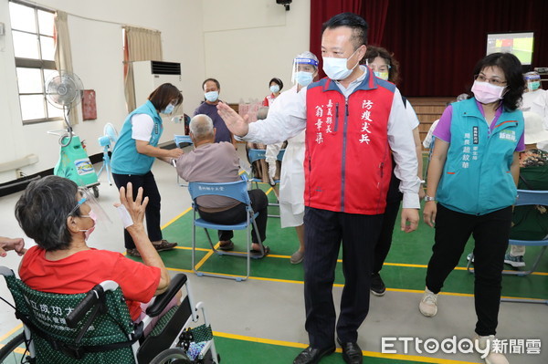 ▲嘉義縣第3波疫苗接種下修75歲以上開打。（圖／嘉義縣政府提供）