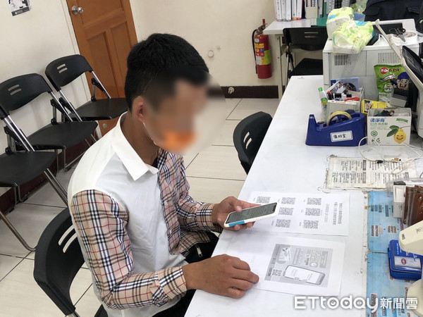 ▲雲林縣專勤隊協助十多名自行到案的外來人口至轄內的醫療院所接受採檢，其中一名越南籍阿星經檢測PCR陰性順利在日前出境返國。（圖／記者蔡佩旻翻攝）