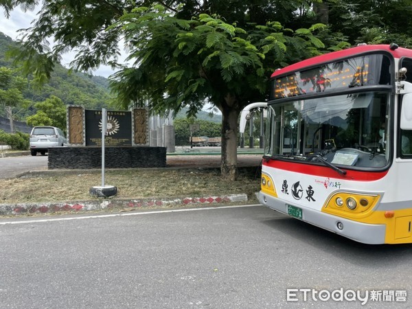 ▲睽違30年，台東客運車終於再度駛入達魯瑪克部落。（圖／台東縣政府提供，下同）