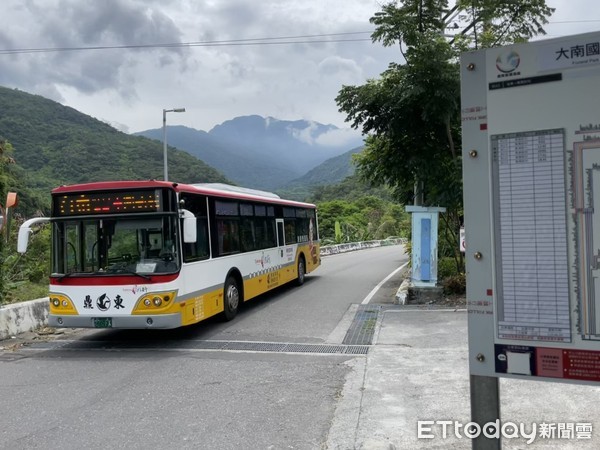 ▲睽違30年，台東客運車終於再度駛入達魯瑪克部落。（圖／台東縣政府提供，下同）