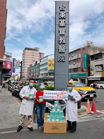 ▲▼永齡基金會捐贈口罩給台東各醫療單位。（圖／黃健庭臉書）