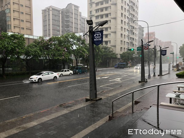 ▲▼南港大雨。（圖／記者陳俊宏攝）