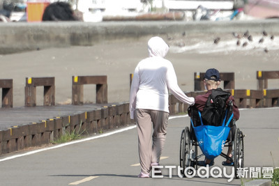 逾80歲聘外看免巴氏量表！衛福部喊遺憾、民團憂「搶工潮」4提醒