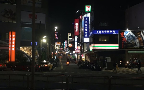 ▲▼淡水夜市零售業。（圖／受訪者提供） 