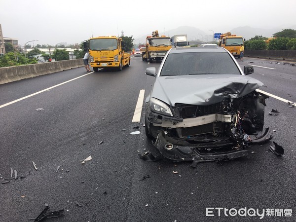 ▲▼國道車禍。（圖／記者陳雕文翻攝）