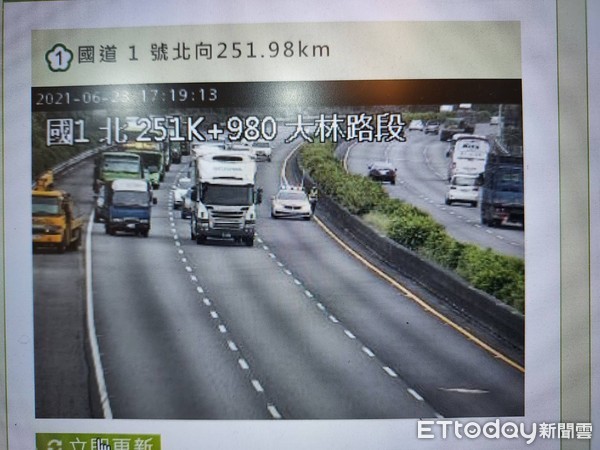 ▲▼一名八旬老翁騎機車誤闖國道。（圖／翁伊森翻攝）