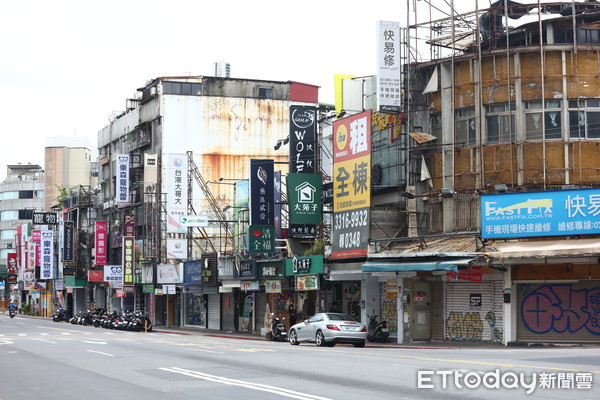 ▲▼士林夜市,文林路,中正路,租售店面 ,民眾,群聚,解封,人潮,新冠肺炎,Covid19           。（圖／記者劉亮亨攝）