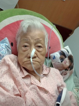 ▲▼阮經天的姑婆從加國返台2個月，仍見不到103歲老母親，跪求隔著玻璃看也好。（圖／阮女士提供）