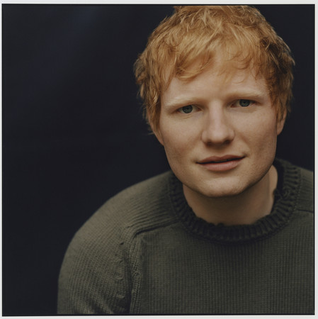 ▲▼紅髮艾德（Ed Sheeran）扮吸血鬼，首度以「金髮」示人。（圖／華納提供）