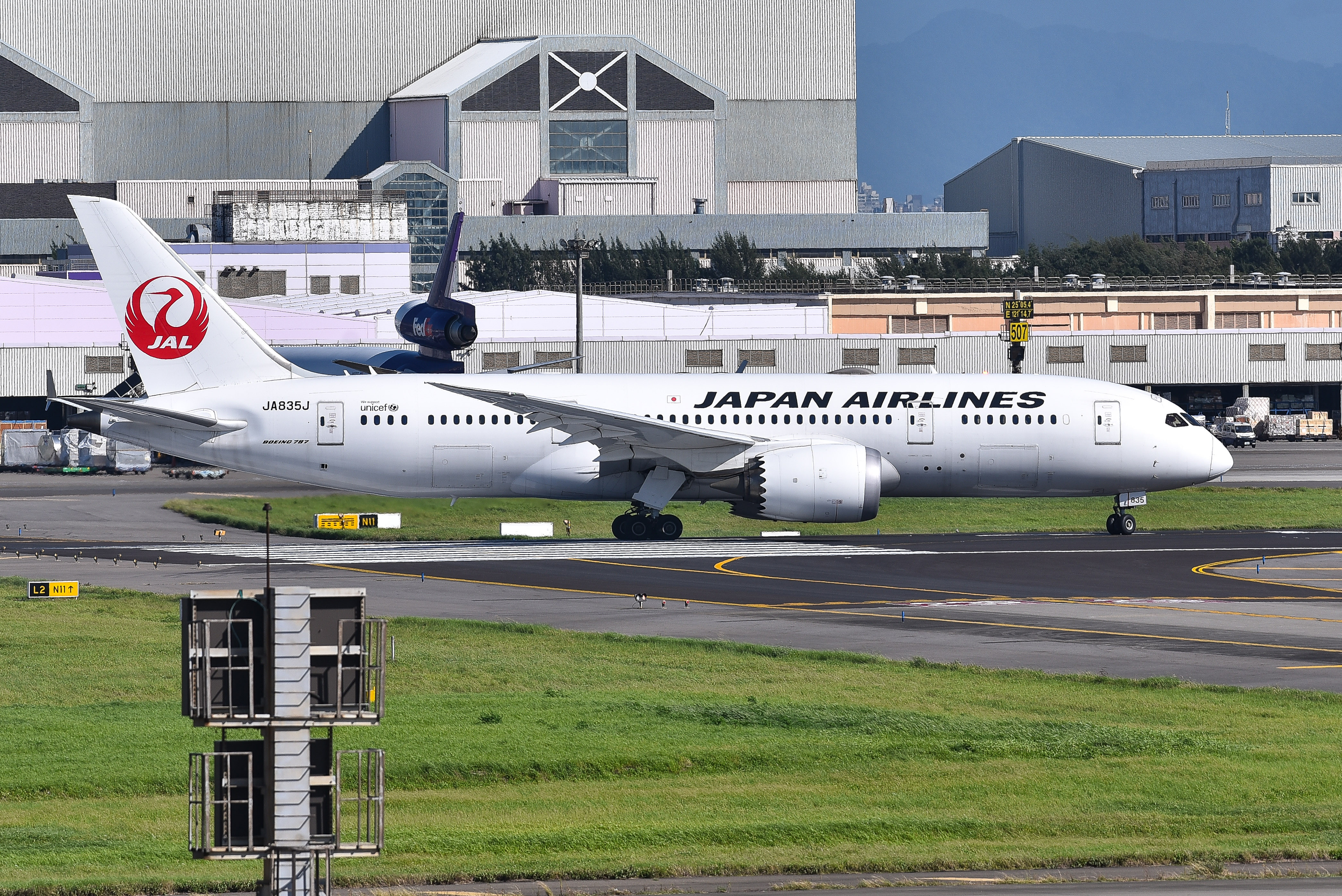 ▲▼日本航空,日航,航空業,客機,航班,Japan Airlines,波音787-8,出國,旅遊,觀光,桃園機場,桃機,JA835J。（圖／記者李毓康攝）