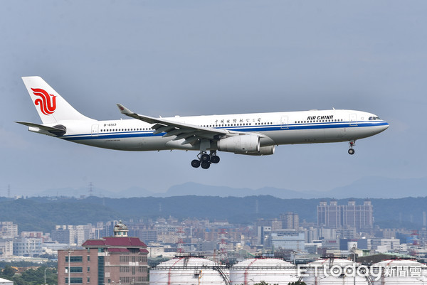 ▲▼中國國際航空,國航,B-6513,空中巴士A330,AirbusA330-300,航空業,客機,航班,出國,旅遊,觀光,桃園機場,桃機,兩岸直航,包機。（圖／記者李毓康攝）