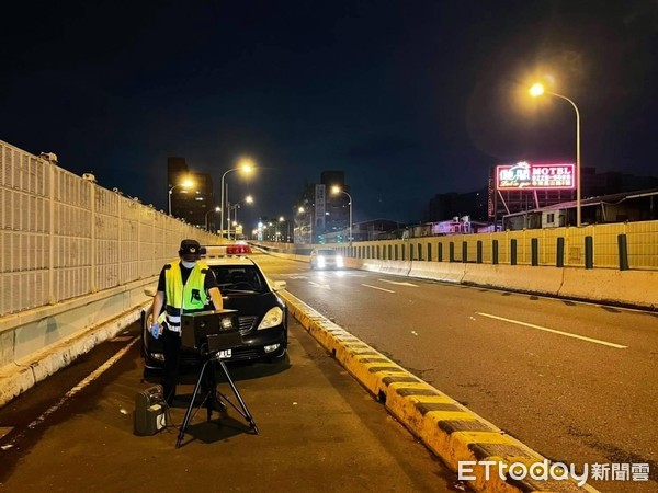 ▲▼疫情三級警戒期間，死亡車禍未減少，警方公布78處增設移動式測速相機取締             。（圖／記者陳以昇翻攝）