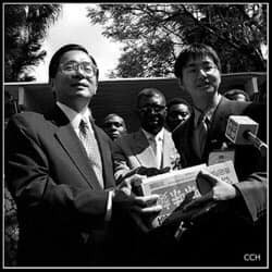 陳致中挖出羅一鈞19年前舊照，與陳水扁在馬拉威同框。（圖／翻攝自Facebook／陳致中）