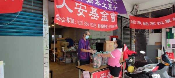 台灣億滋捐贈超過千箱麗滋餅乾（圖／業者提供）