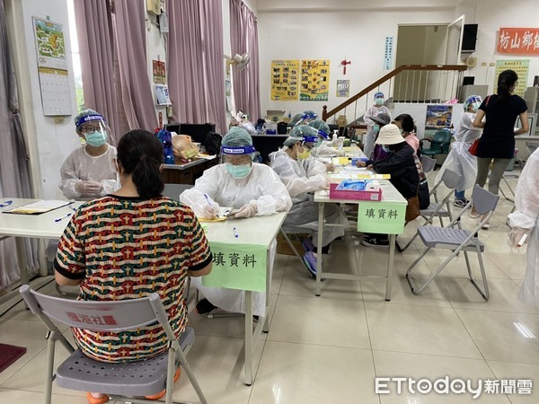 ▲枋山鄉善餘、楓港兩村村民接種疫苗            。（圖／記者陳崑福翻拍，以下同）