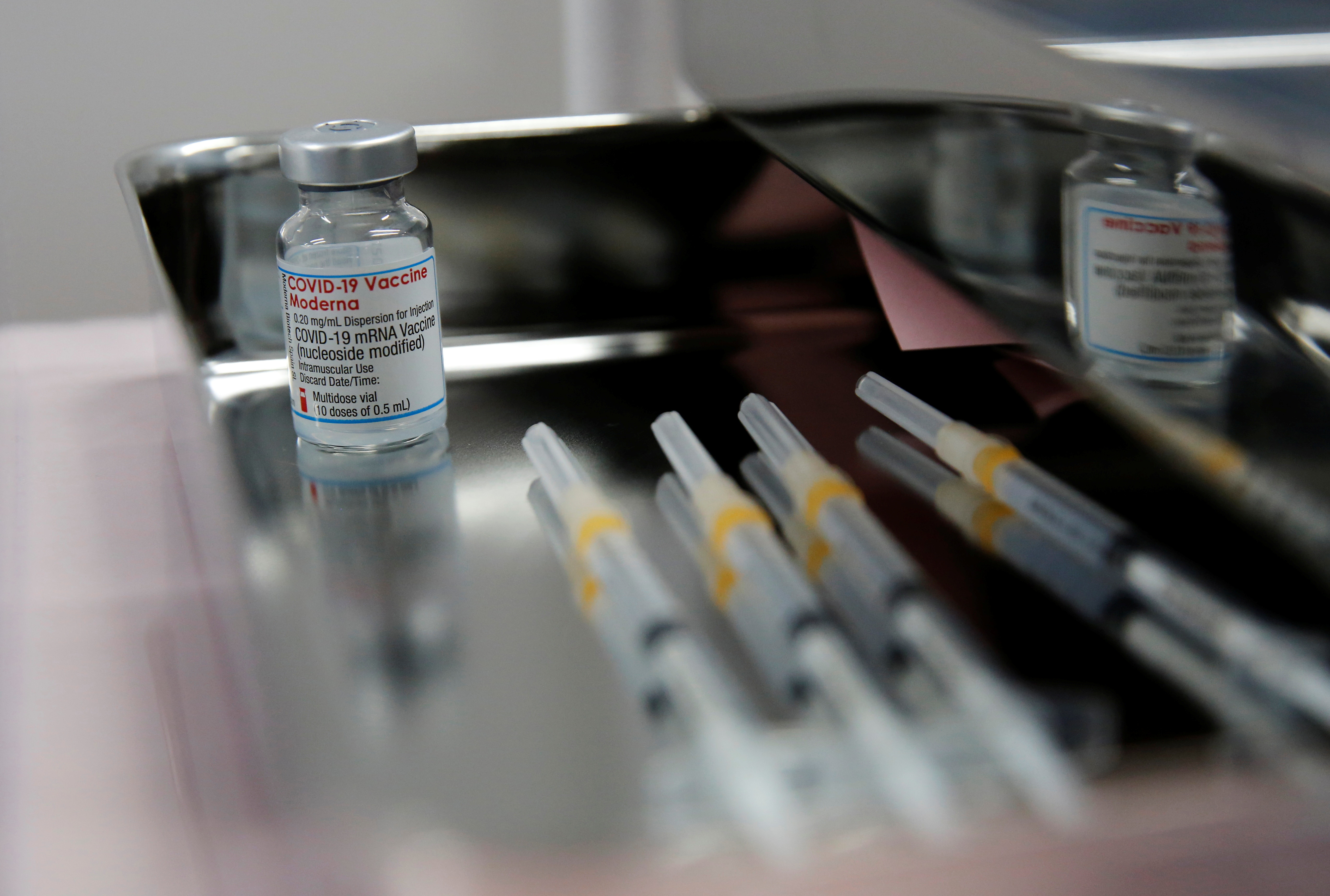 ▲▼日本頻傳新冠疫苗冰櫃插頭脫落事故，導致超過2100劑疫苗報廢。（圖／路透社）