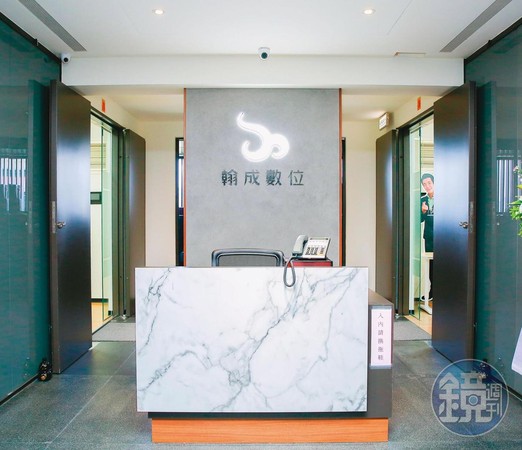 藝人陳昭榮淡出螢光幕後，開公司轉進電商，如今卻遭控是慣老闆。