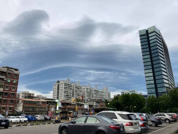 莢狀雲。（圖／翻攝天氣風險臉書）