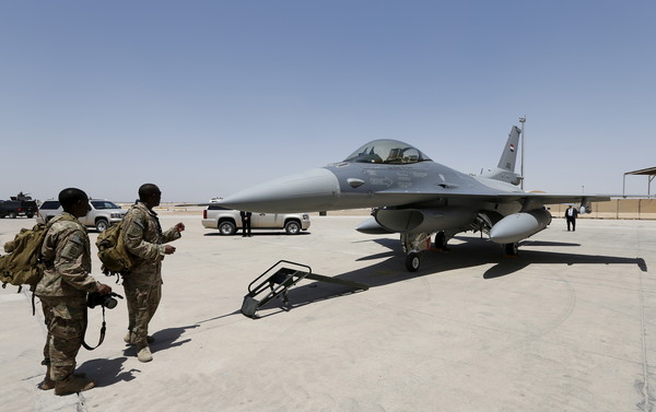 ▲▼美軍F-16停放在伊拉克巴拉德（Balad）基地 。（圖／路透）