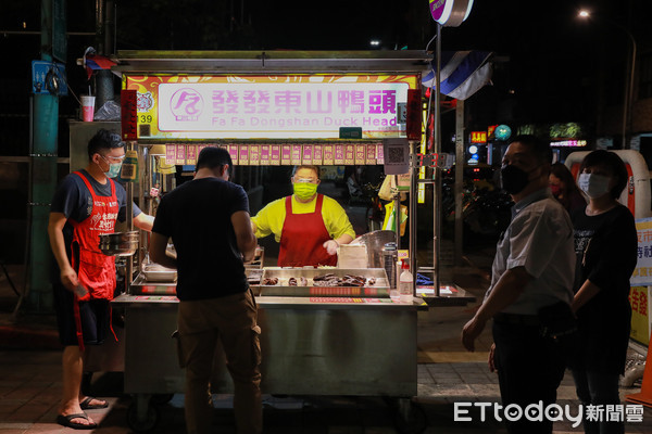 ▲▼寧夏夜市微解封。（圖／記者周宸亘攝）