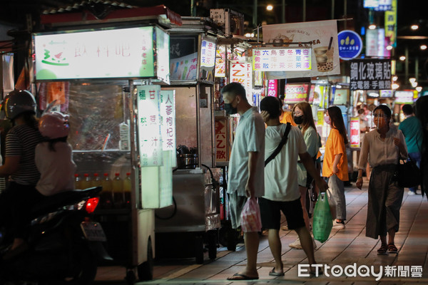 ▲▼寧夏夜市微解封。（圖／記者周宸亘攝）