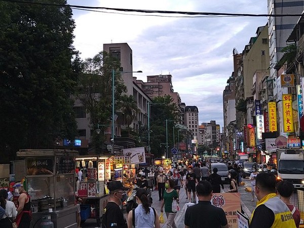 ▲▼寧夏夜市微解封首日。（圖／翻攝批踢踢）