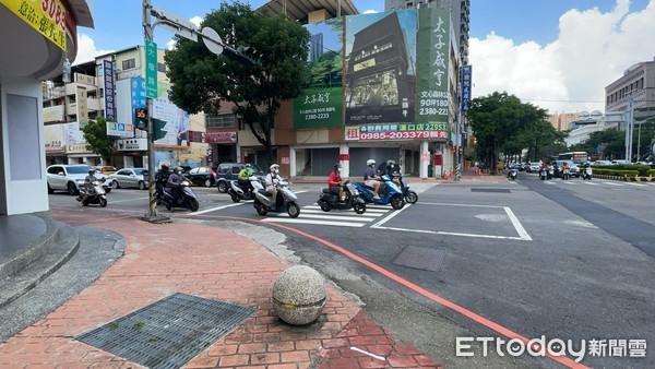 ▲▼ 臺灣大道二段空租，雄獅旅行社。（圖／記者陳筱惠攝）