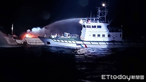 ▲▼      高雄火燒船       。（圖／記者吳奕靖翻攝）