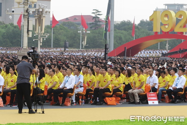 ▲▼中國共產黨成立100周年慶祝大會在北京天安門廣場地區舉行，現場7萬多人不戴口罩。（圖／記者陳政錄攝）