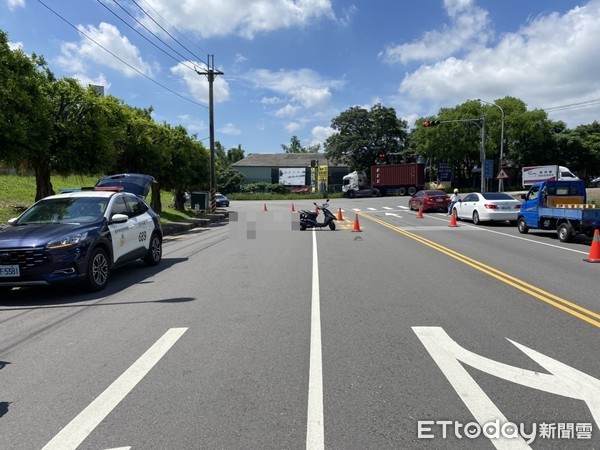 ▲▼南屯貨車碰機車車禍。（圖／記者鄧木卿翻攝）