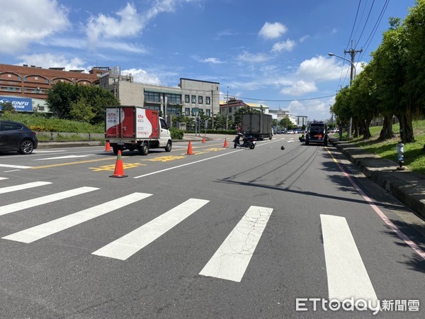 ▲▼南屯貨車碰機車車禍。（圖／記者鄧木卿翻攝）