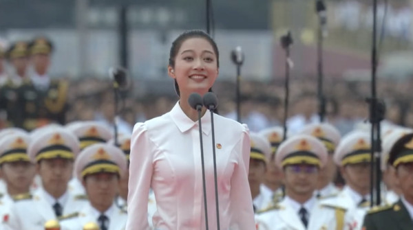 ▲共青團正妹馮琳被選為中共建黨百年慶祝大會領頌員。（圖／翻攝CCTV+）