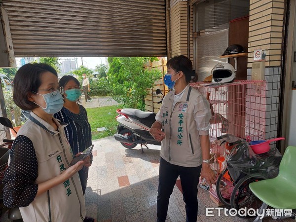 ▲台南安平區2日上午10間特約診所開放75歲以上長者接種莫德納疫苗，診所事前做好動線規劃及人員分流，避免群聚風險，提升接種效率。（圖／記者林悅翻攝，下同）