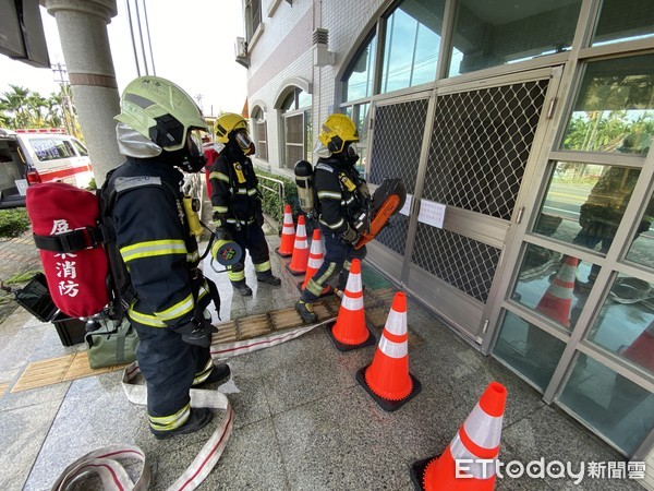 ▲麟洛消防分隊自主強化訓練，過程逼真             。（圖／記者陳崑福翻攝）