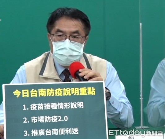 ▲台南市長黃偉哲指出，莫德納疫苗7月5日起開放70歲以上長者及60歲以上具原住民身分者，8日起則開放65歲以上長者及55歲以上具原住民身分者接種疫苗。（圖／記者林悅翻攝，下同）