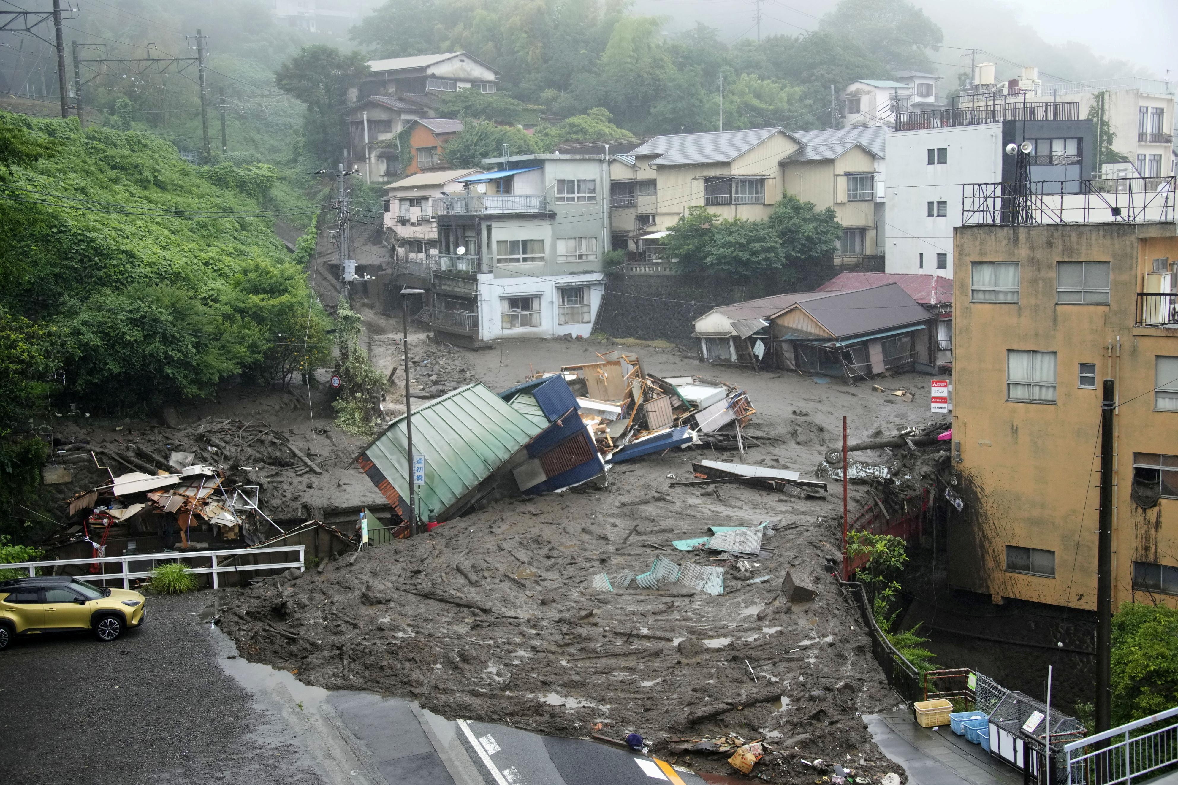 ▲▼日本靜岡縣熱海市土石流。（圖／路透）