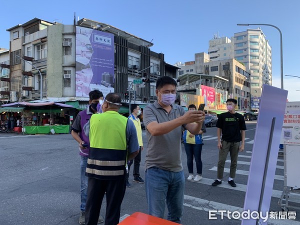 ▲▼台東正氣及四維夜市微解封，相關主管單位前往視察，動線順暢未見擁擠人潮。（圖／台東縣政府提供，下同）