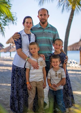▲▼35歲的霍斯特勒（Trent Hostelter）與43歲的米勒（John Miller）是2名美國傳教士，不幸於海地墜機事件中身亡。（圖／翻攝自Facebook「Gospel To Haiti」）